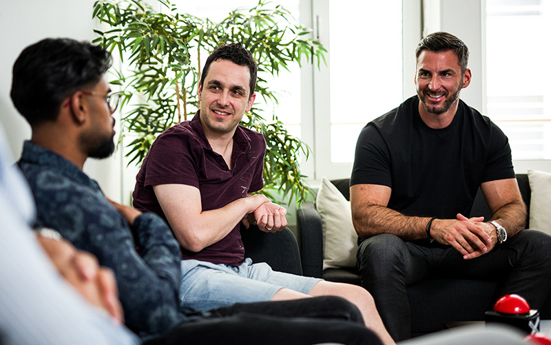 [Translate to Italiano:] Team-Meeting in der Einwanderungsagentur lohncomputer